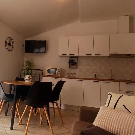 Amalija Apartment *